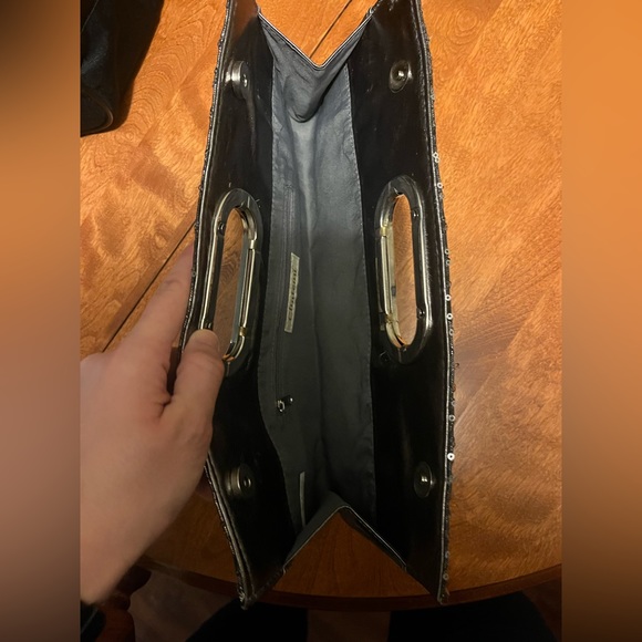 CHATEAU Silver Sequin Clutch 👛 - Picture 3 of 4